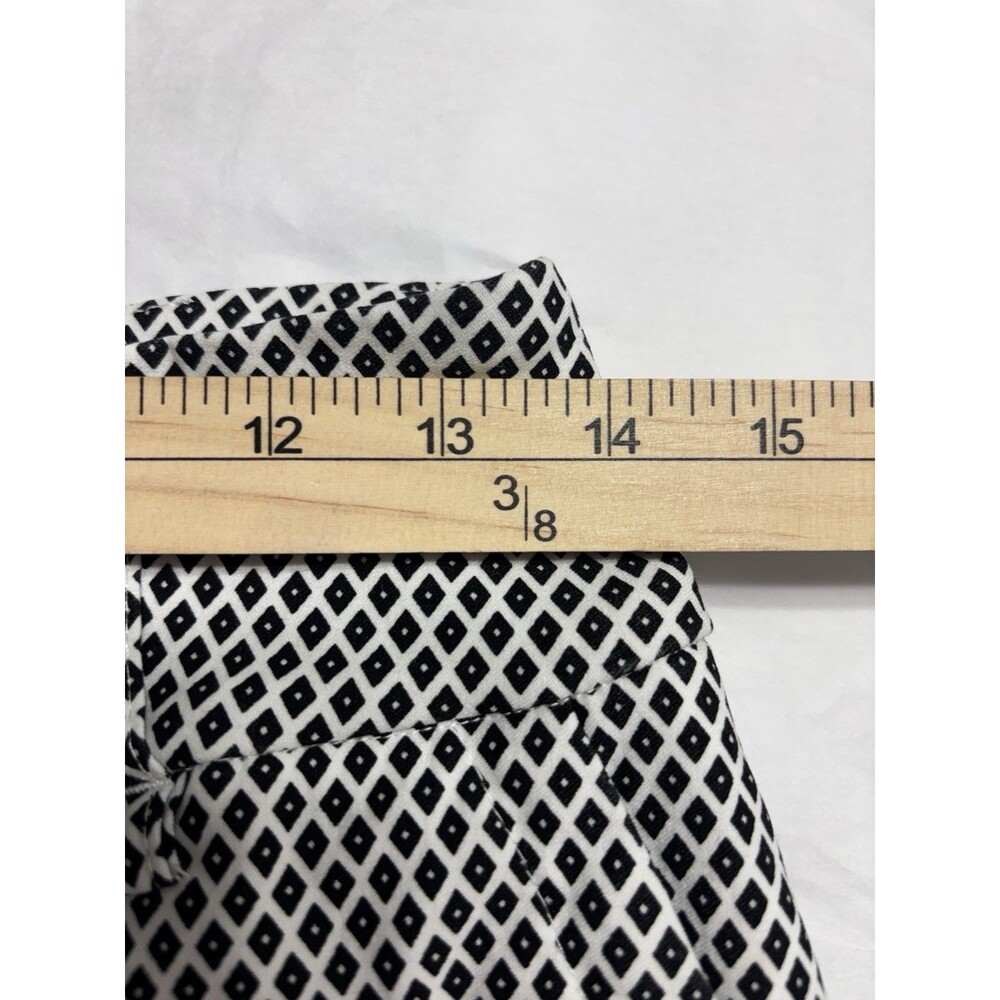 Swing Control Women's 4 Black & White Geo Print Vented Techno Golf Skort - Picture 6 of 10